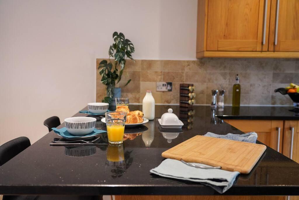 Large 4-Bed House For Up To 7 Guests W 2X Parking Villa Oxford Buitenkant foto